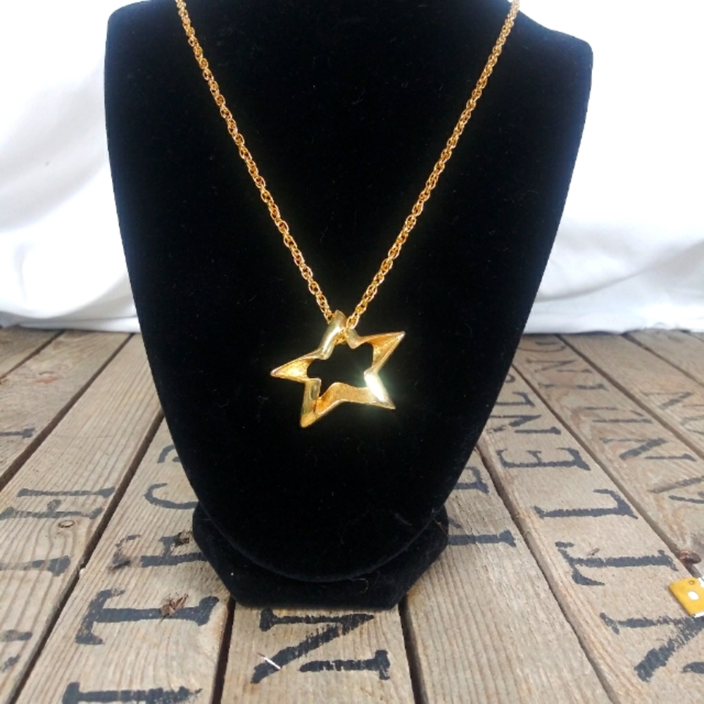 Vintage 1970s Gold Nugget Star Necklace